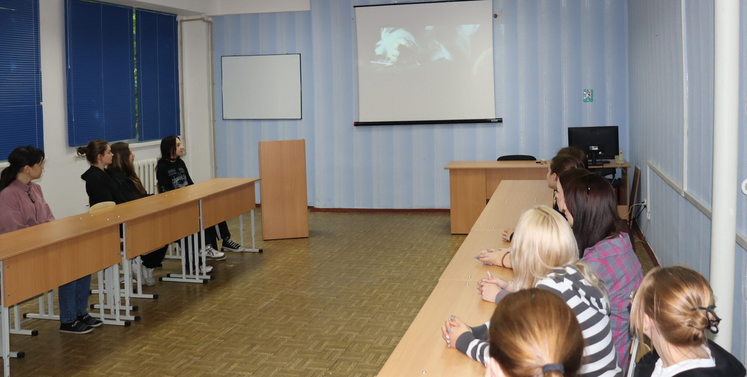 Подробнее о статье В Ровеньковском колледже ЛГПУ прошел кинопоказ в рамках проекта «Герои войны – герои Спорта»