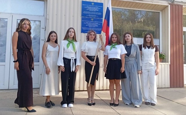 Подробнее о статье День знаний в Ровеньковском колледже и Ровеньковском факультете ЛГПУ : уверенно – к новым свершениям
