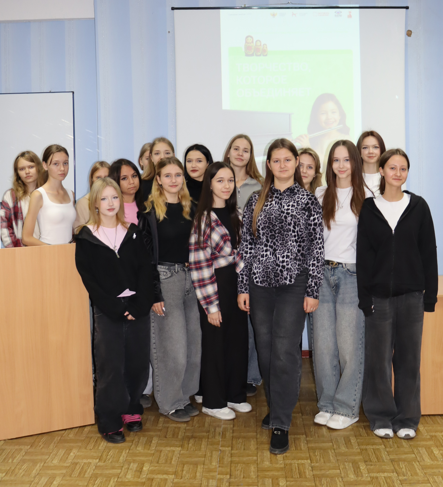 Подробнее о статье «Разговоры о важном» в Ровеньковском колледже ЛГПУ:  творчество, которое объединяет