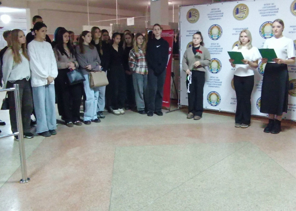 Подробнее о статье Минута памяти в Ровеньковском факультете и Ровеньковском колледже ЛГПУ: Владимир Николаевич Бабченко всегда с нами