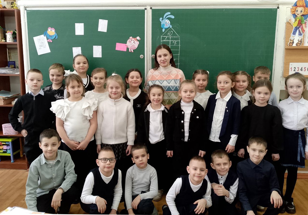 Подробнее о статье Погружение в профессию: студенты 2 курса специальности «Преподавание в начальных классах» посетили уроки в начальных классах Ровеньковской гимназии имени писателя Трублаини