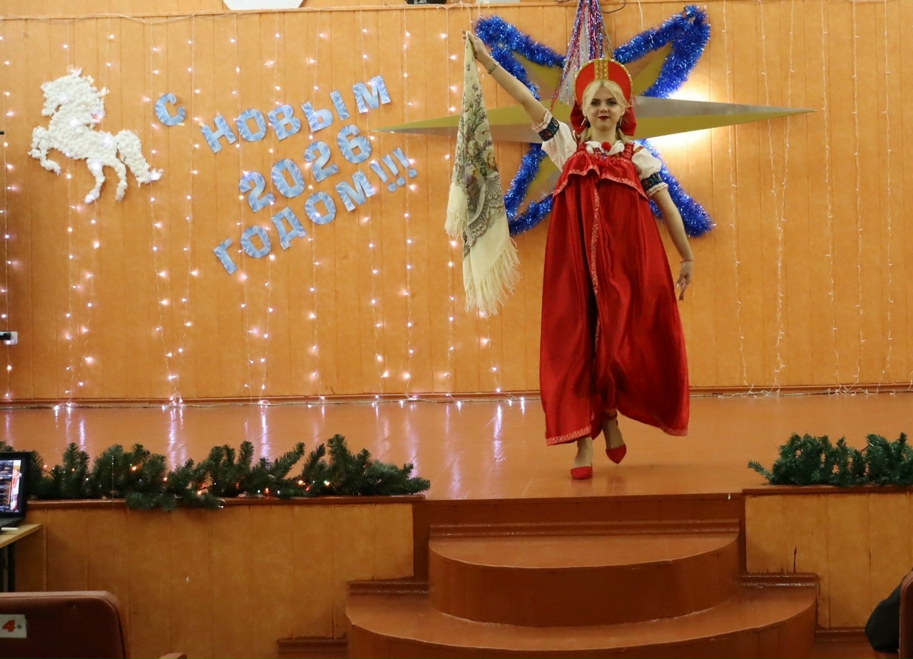 Подробнее о статье В Ровеньковском колледже  и Ровеньковском  факультете ЛГПУ состоялось торжественное открытие Года единства народов России