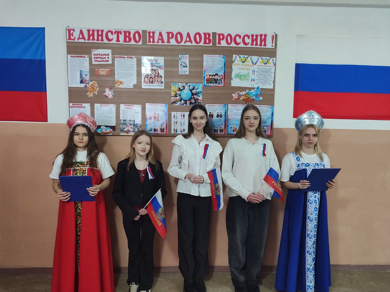 Подробнее о статье Единство в каждом сердце: открытие стенда «Единство народов России»