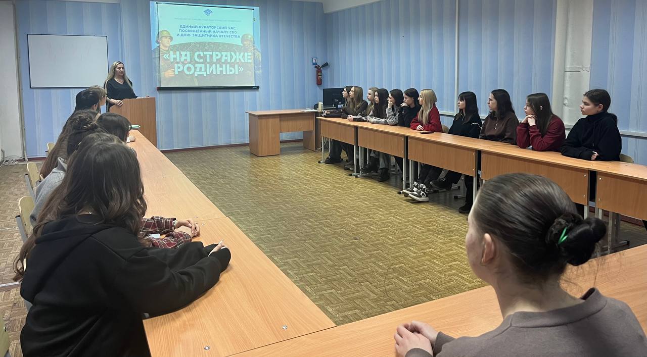 Подробнее о статье Единый кураторский час «На страже Родины» в Ровеньковском колледже ЛГПУ: гордимся настоящими героями нашего времени