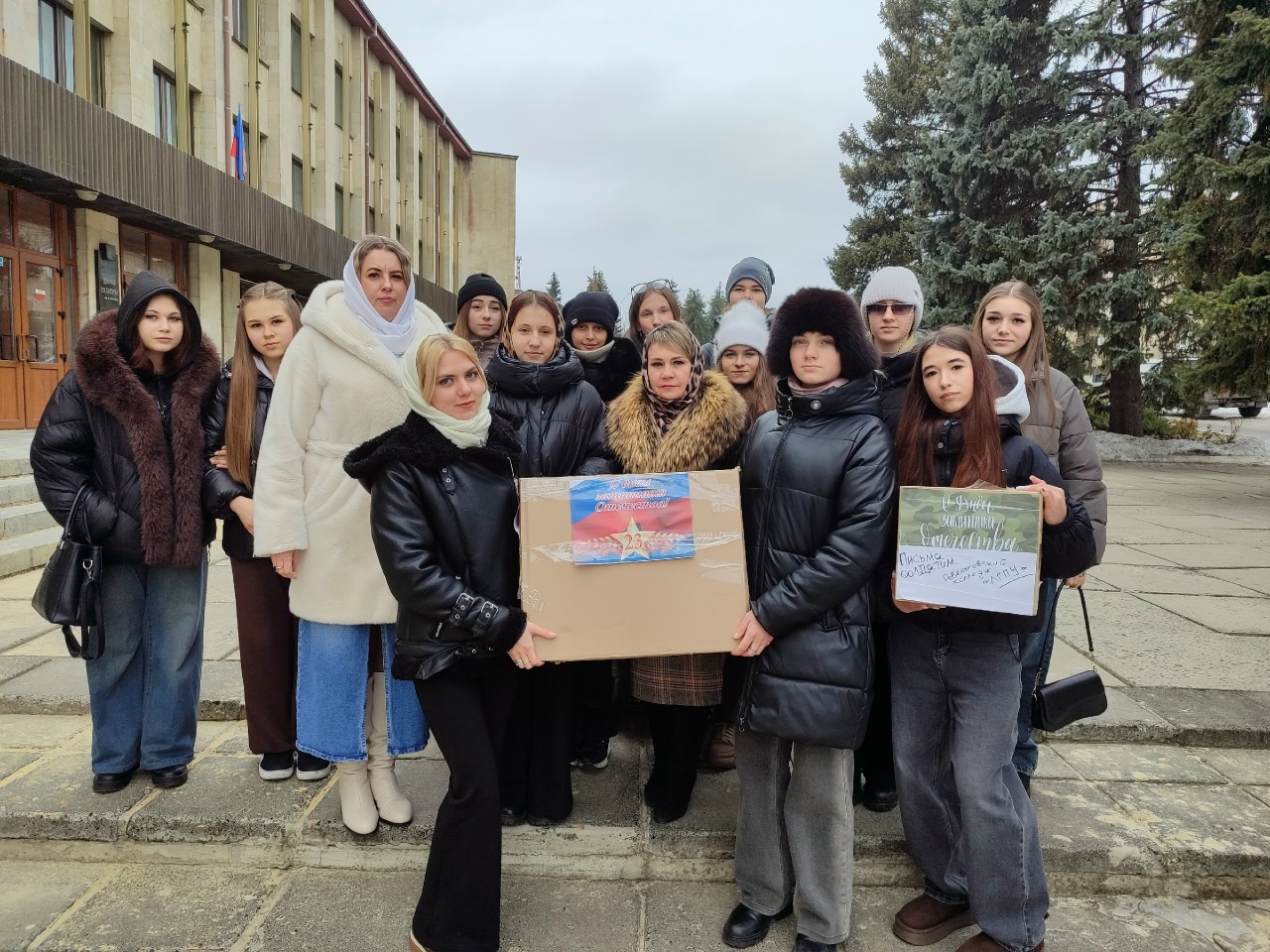 Подробнее о статье Ровеньковский колледж ЛГПУ присоединился к акции «Zащитникам с любовью»