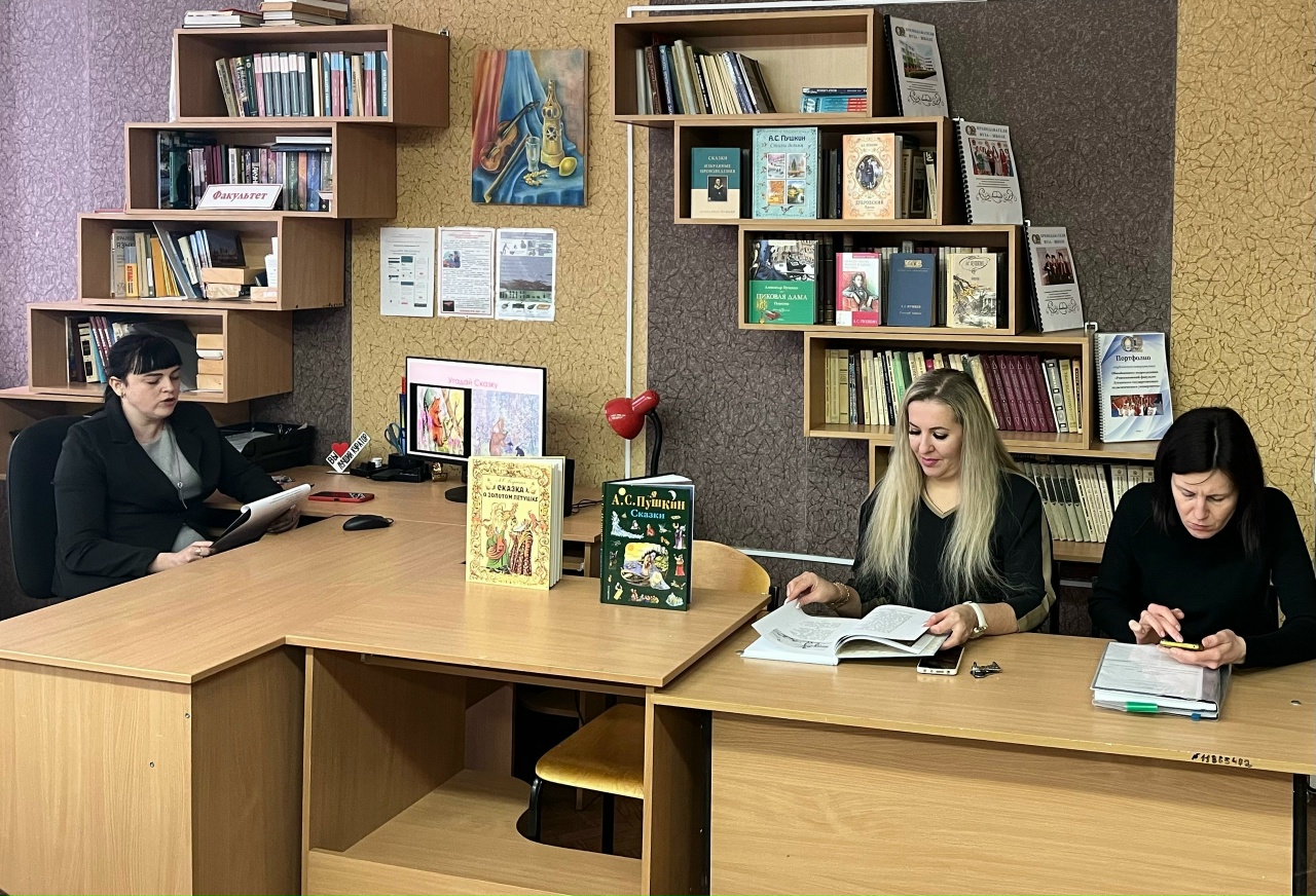 Подробнее о статье В Ровеньковском колледже ЛГПУ не забывают о великих именах: День памяти Александра Сергеевича Пушкина