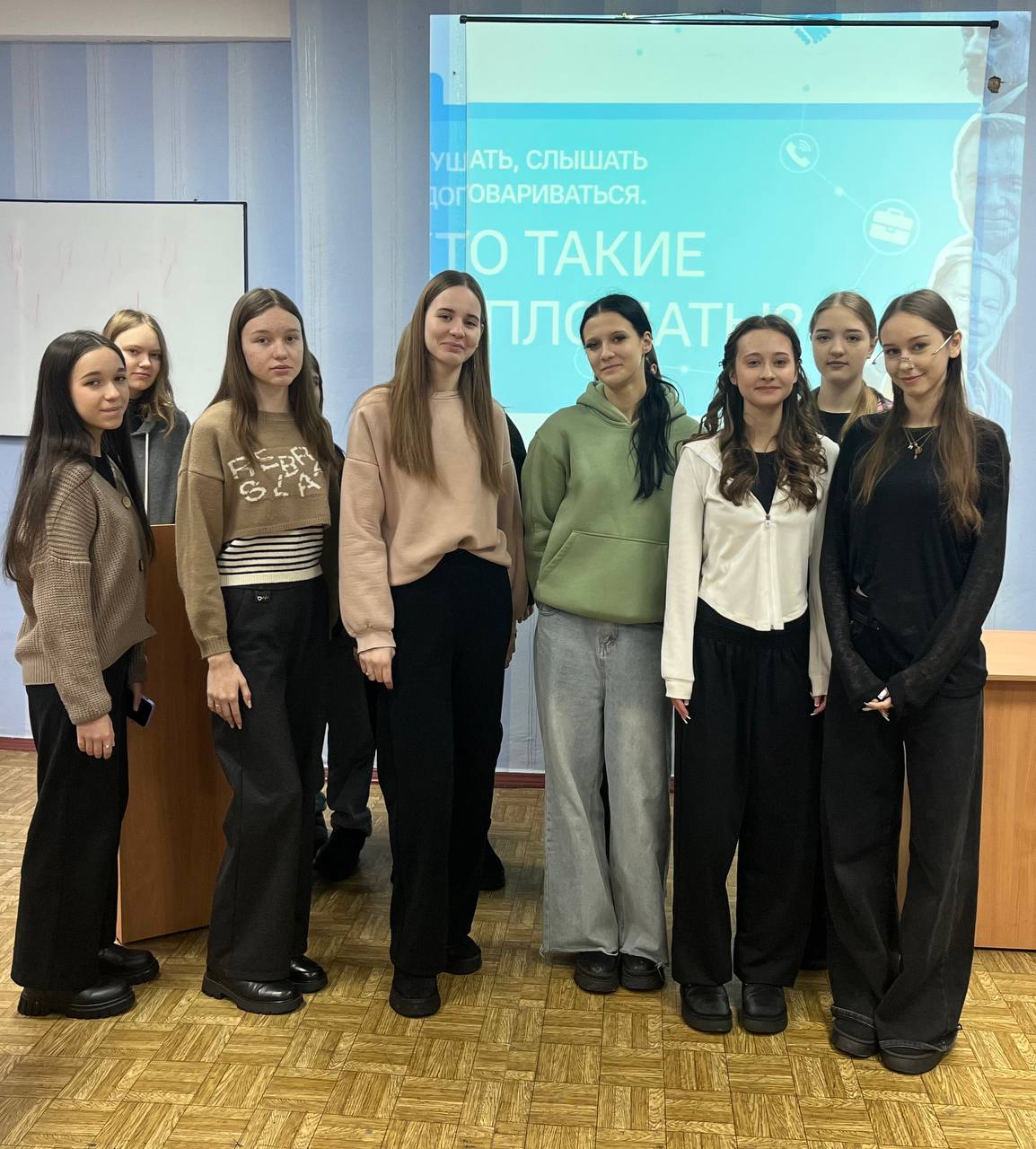 Подробнее о статье  «Разговоры о важном» в Ровеньковском колледже ЛГПУ:  слушать, слышать и договариваться. Кто такие дипломаты?