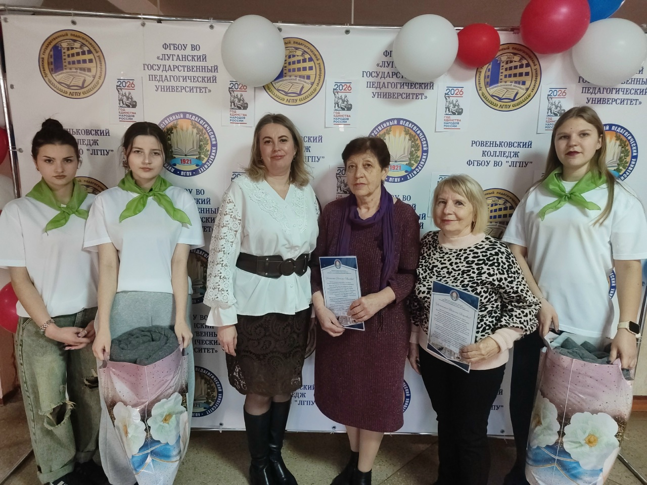 Подробнее о статье В Ровеньковском факультете ЛГПУ чествовали ветеранов педагогического труда: душевная и теплая встреча