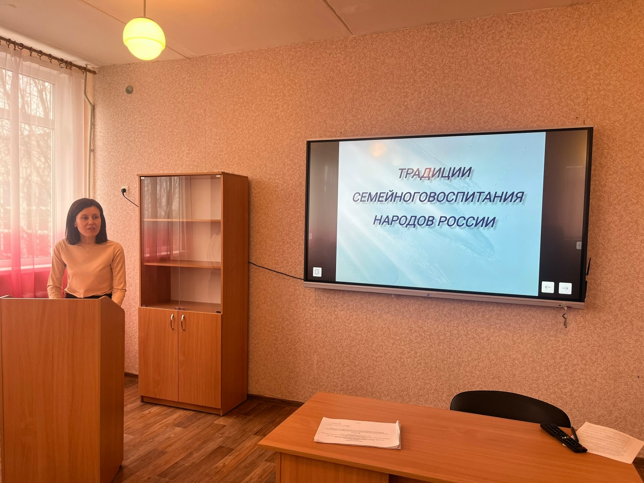 Подробнее о статье В Ровеньковском колледже ЛГПУ обсудили традиции  семейного воспитания народов России