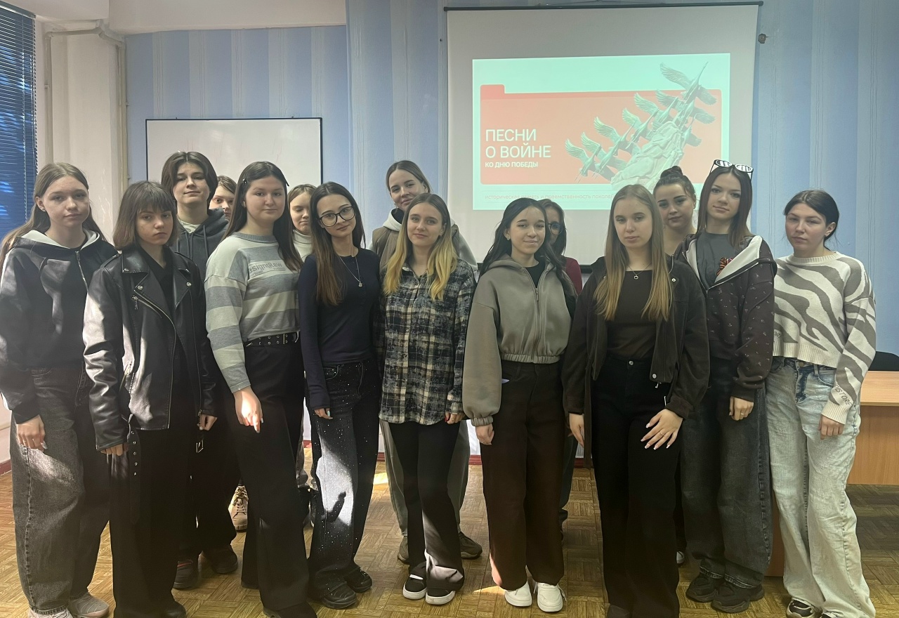 Подробнее о статье  «Разговоры о важном» в Ровеньковском колледже ЛГПУ: Песни о войне. Ко Дню Победы